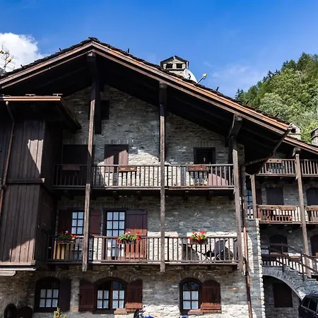 The Mountain View - Apartment Courmayeur