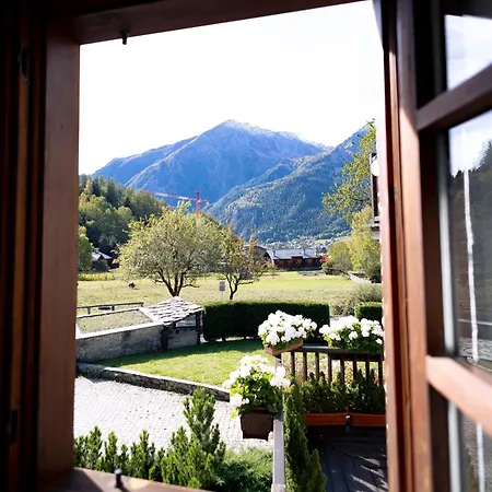 The Mountain View - Apartment Courmayeur